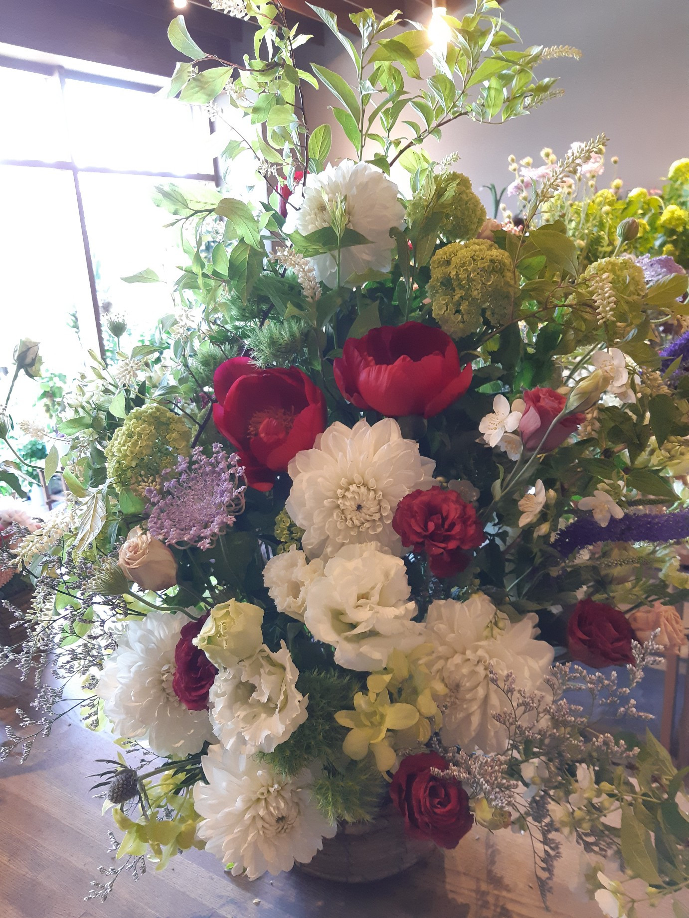 個展の御祝に花を贈るなら旭区にある花屋｜結いはなで
