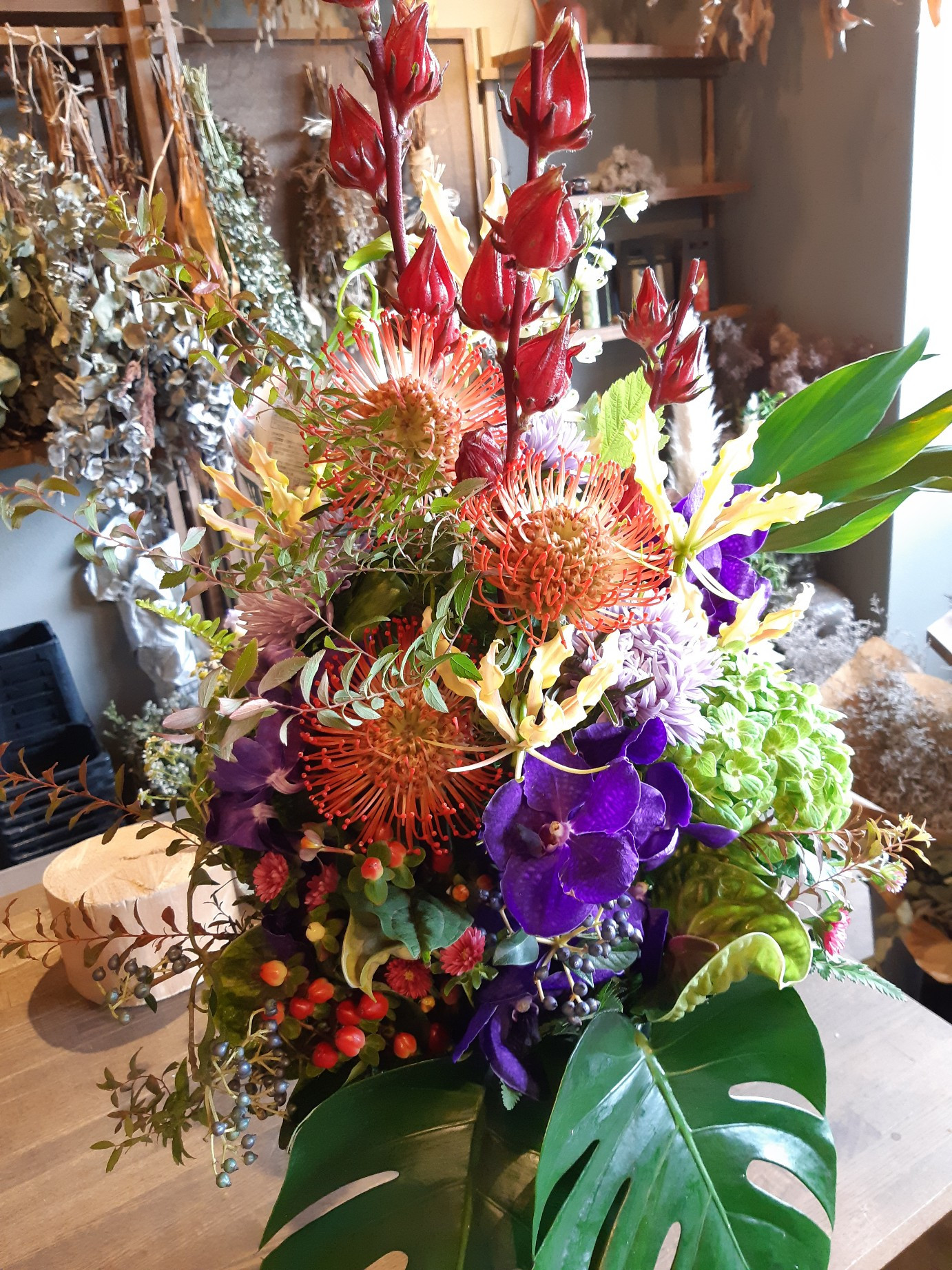会社の社長さんの誕生日に花を贈るなら大阪の旭区にある花屋｜結いはなで