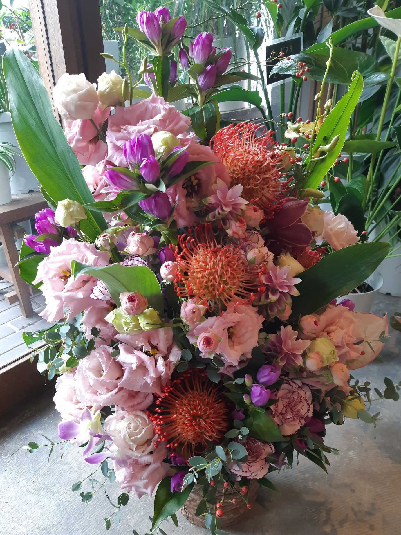 社長さんの誕生日に花を贈るなら大阪の旭区にある花屋｜結いはなで