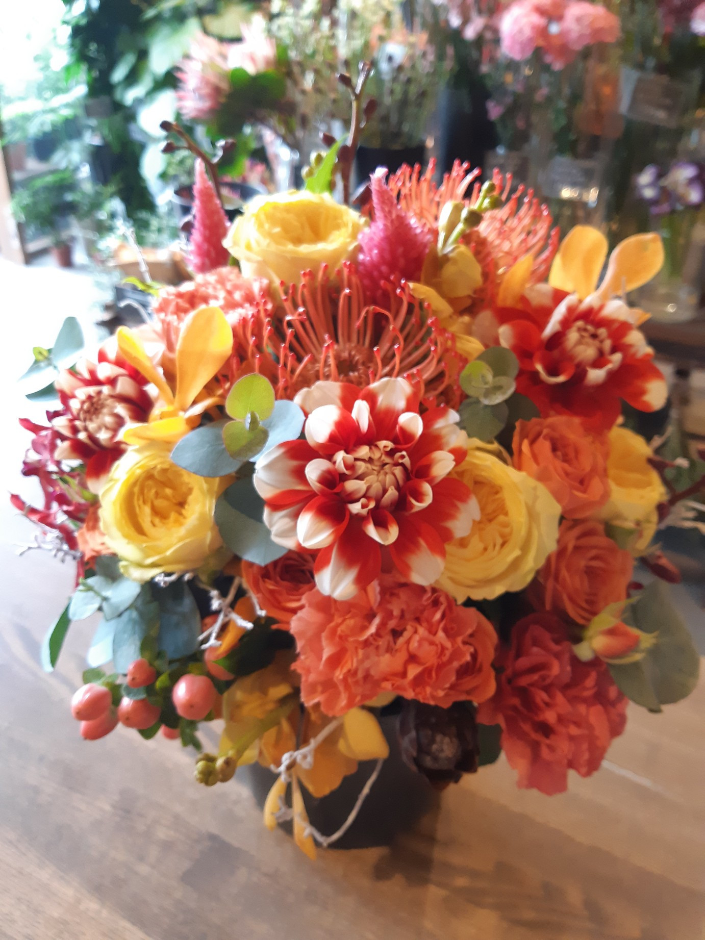 仕事を引退する叔父さんに労いの花を贈るなら大阪の旭区にある花屋｜結いはなで