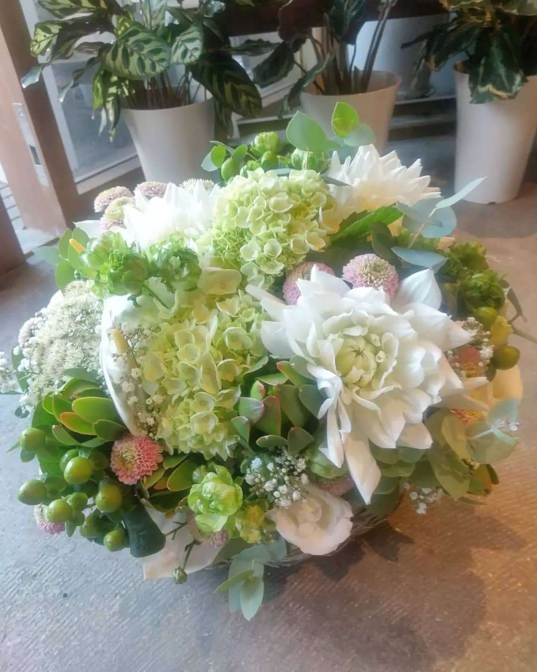 ジェラード屋さんに開店の花を贈るなら大阪の旭区にある花屋｜結いはなで