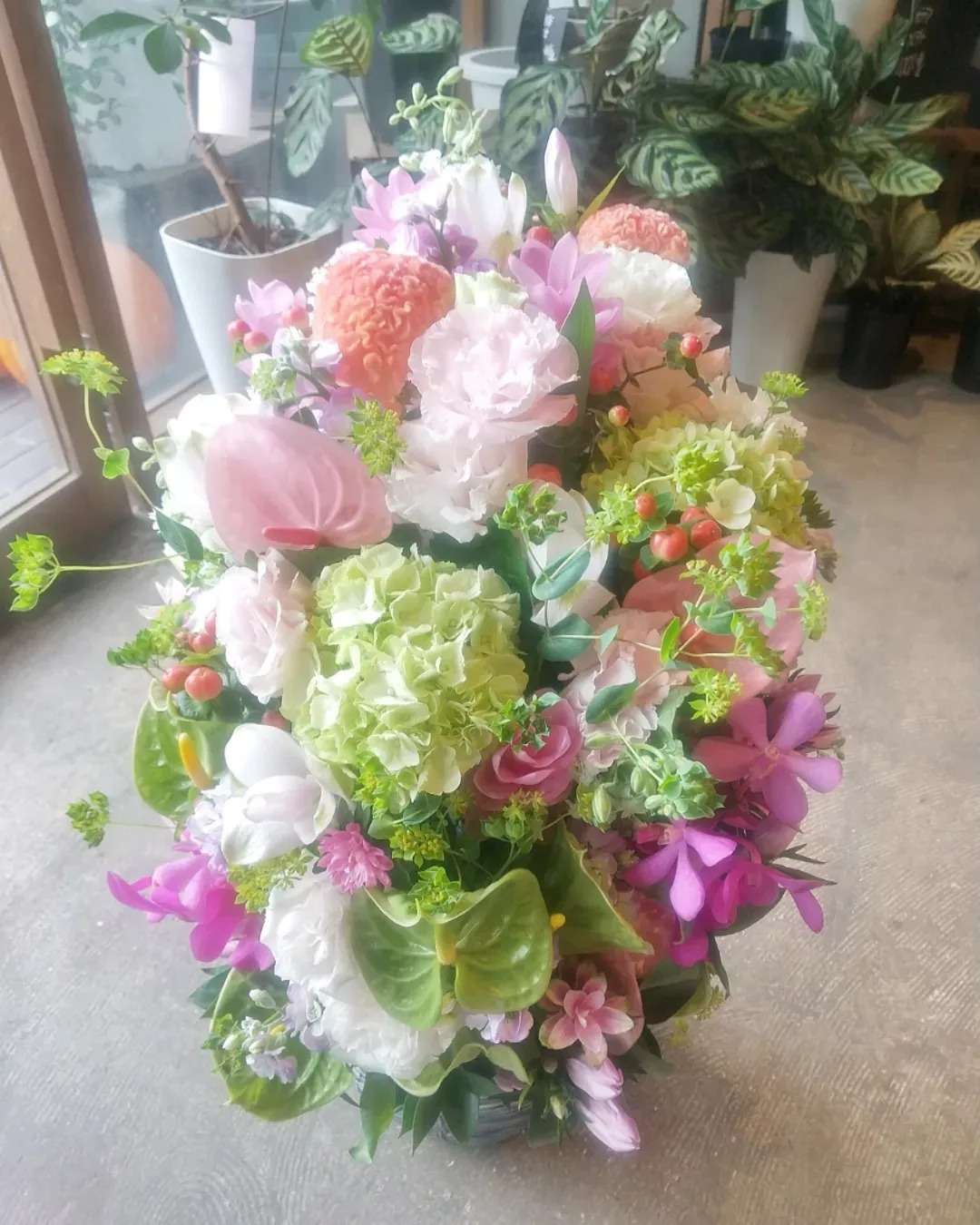 ネイルサロンの開店のお祝いに贈る花を頼むなら大阪の旭区にある花屋｜結いはなで